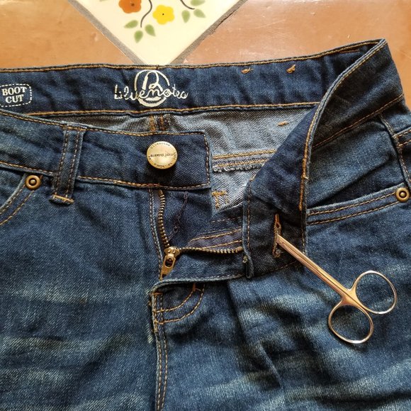 Bluenotes Paris NWOT Lightweight  Medium with Light Wash Jean - Picture 5 of 11